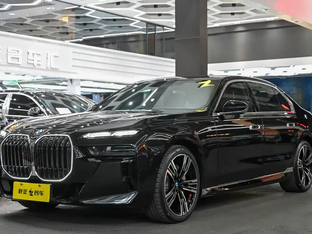 BMW 7 Series — фото 1
