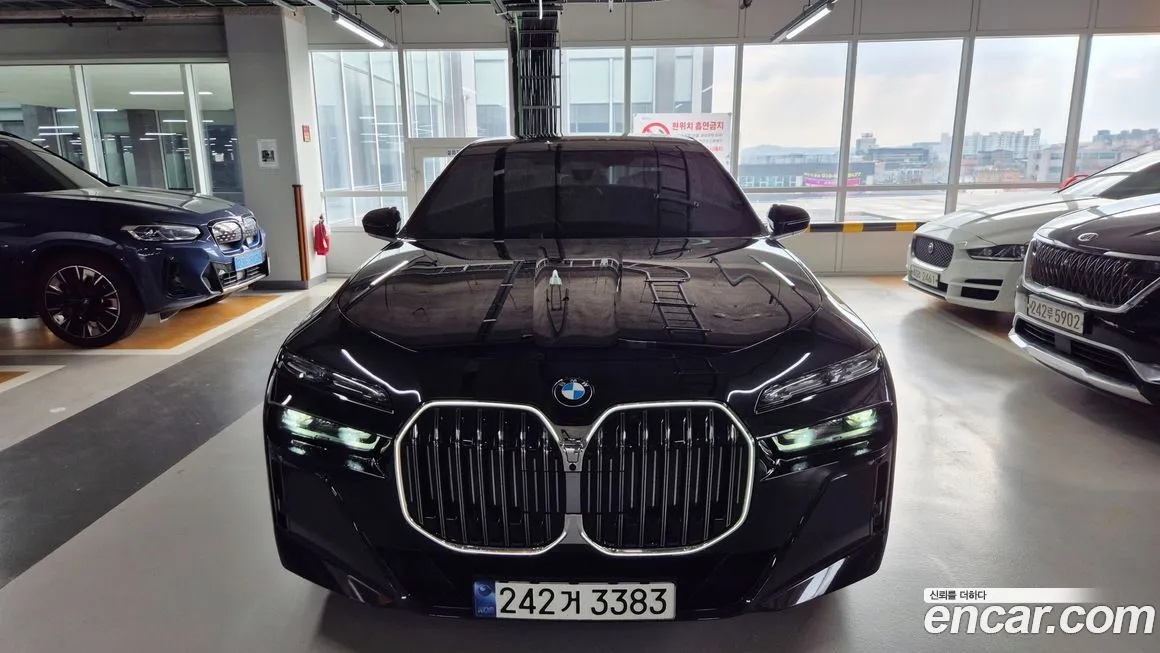BMW 7-Series — фото 1