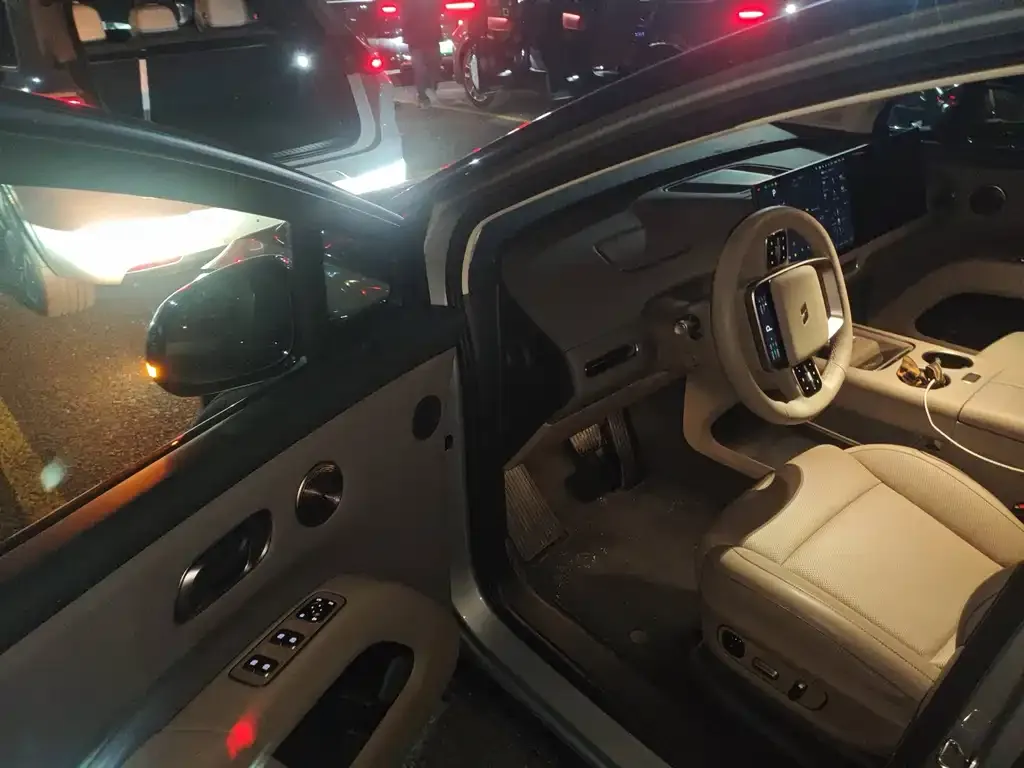Li Auto i8 2025 из CN, фото 4