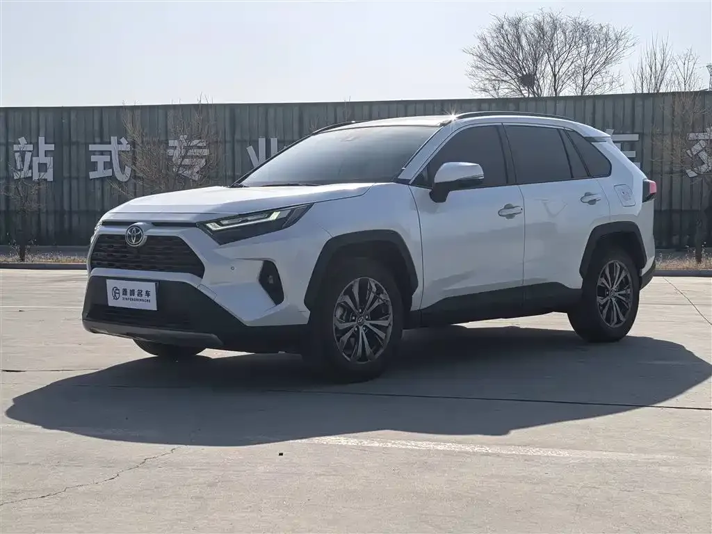 Toyota RAV4 — фото 1