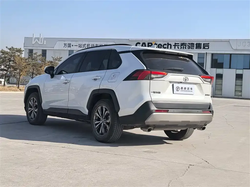 Toyota RAV4 — фото 4