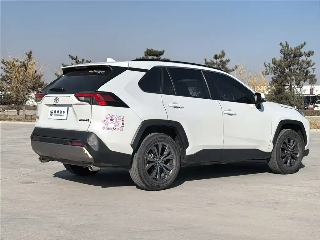 Toyota RAV4 — фото 7