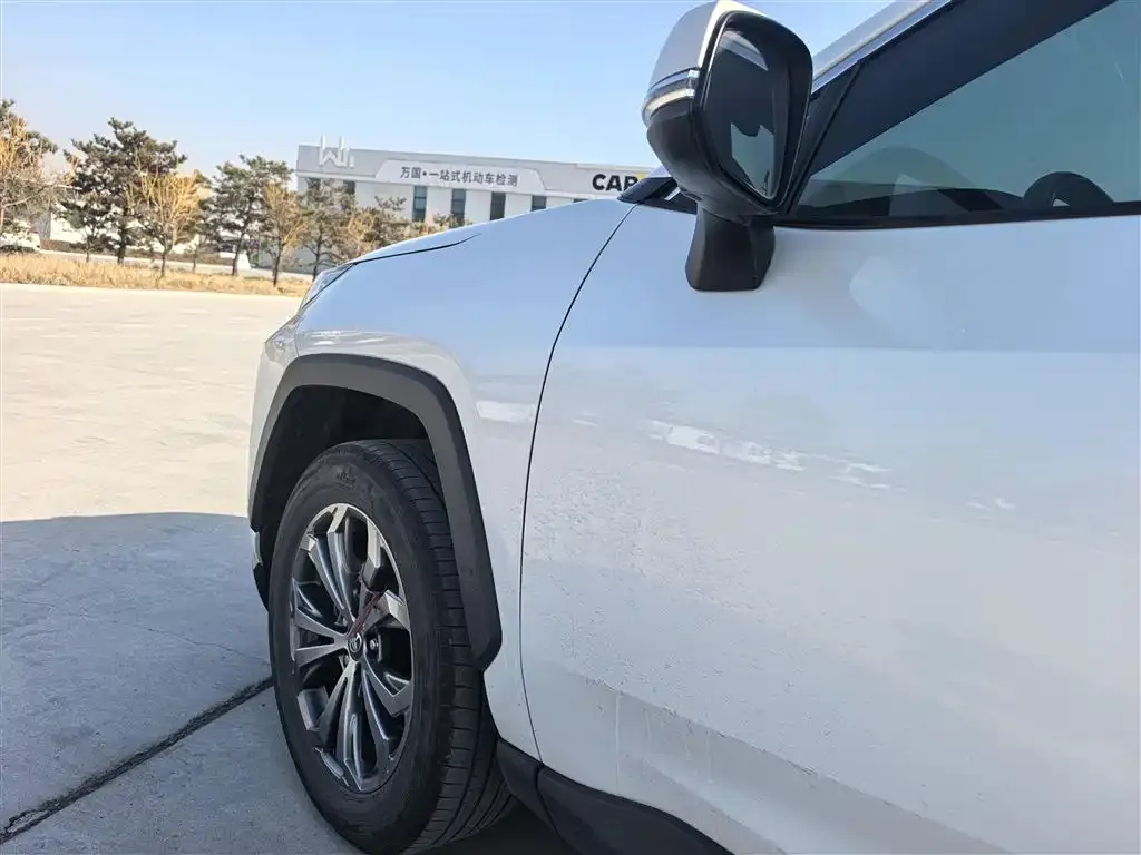 Toyota RAV4 — фото 10