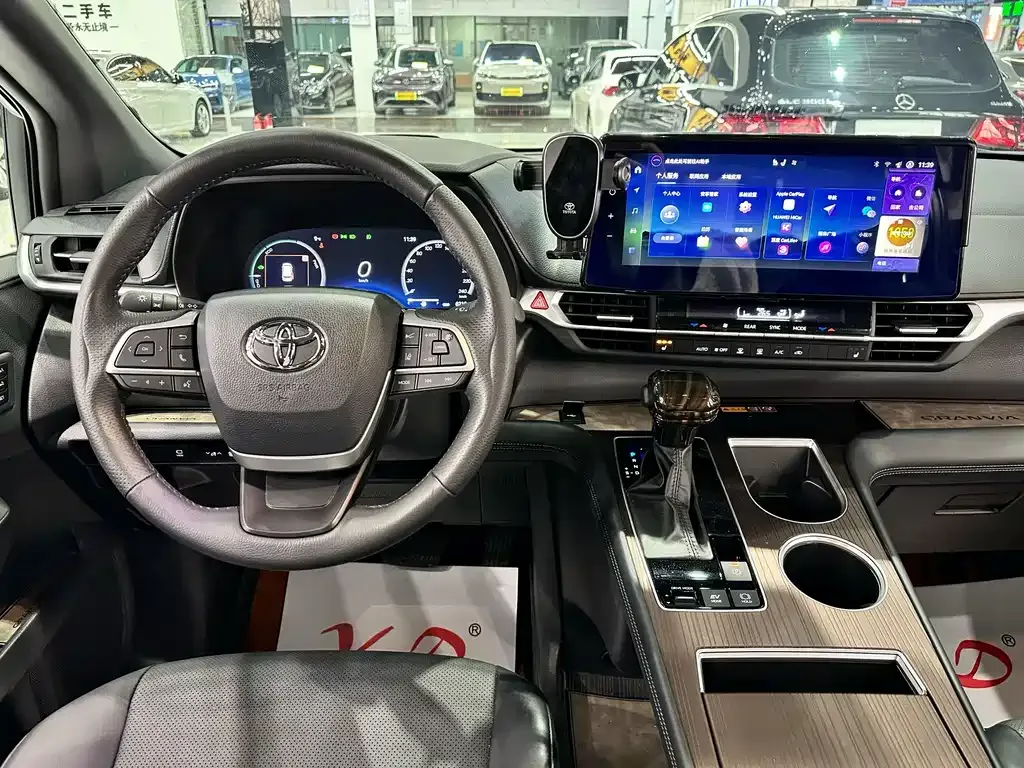 Toyota Granvia 2025 из CN, фото 9