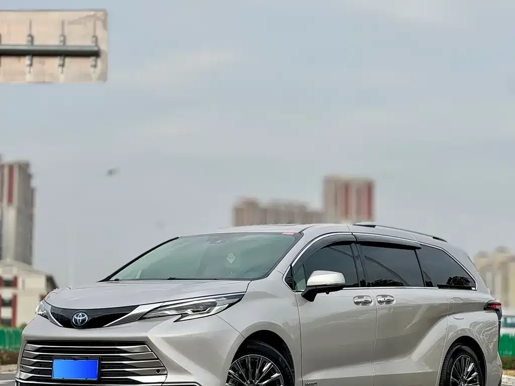 Toyota Sienna 2022 из CN, фото 2