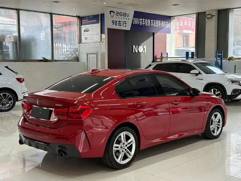 BMW 1 Series 2021 из CN, фото 3