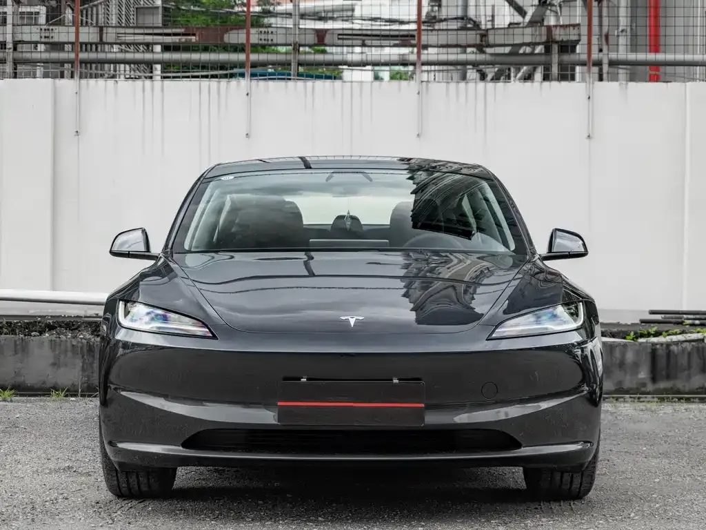 Tesla Model 3 — фото 9
