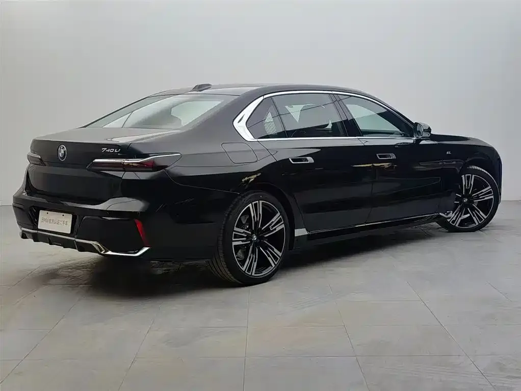 BMW 7 Series 2024 из CN, фото 3