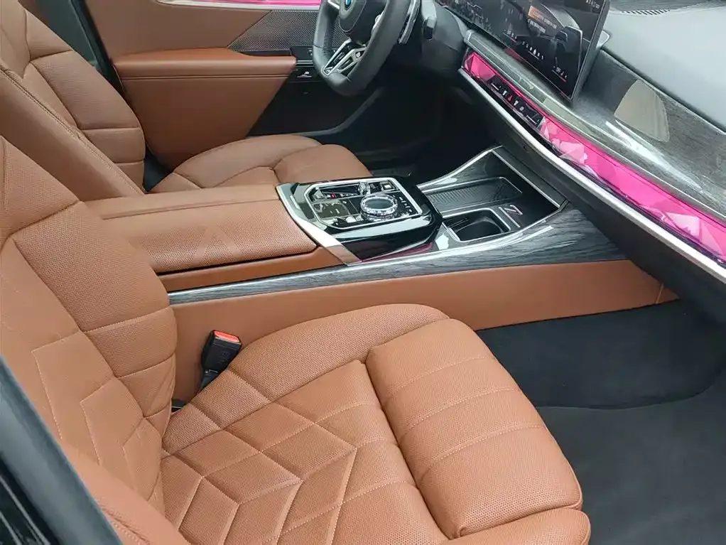 BMW 7 Series 2024 из CN, фото 9