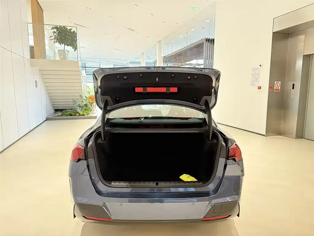 BMW 2 Series 2025 из CN, фото 5