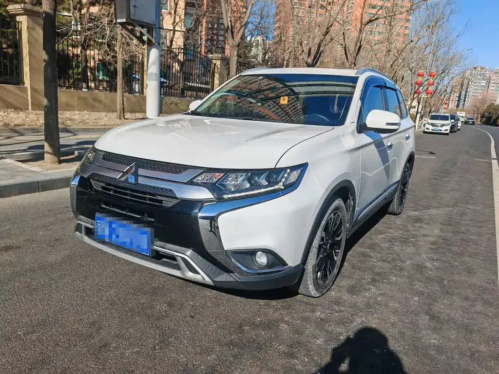 Mitsubishi Outlander 2021 из CN, фото 1