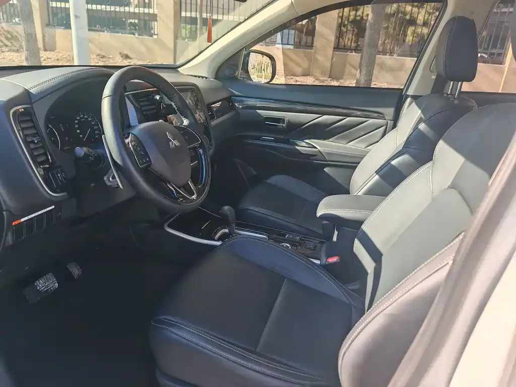 Mitsubishi Outlander 2021 из CN, фото 3