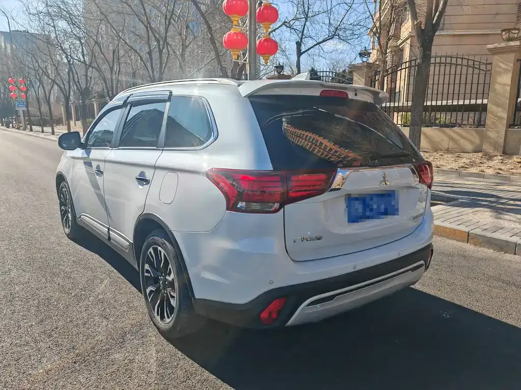 Mitsubishi Outlander 2021 из CN, фото 9