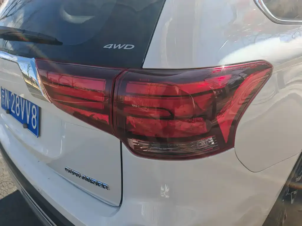 Mitsubishi Outlander 2021 из CN, фото 2