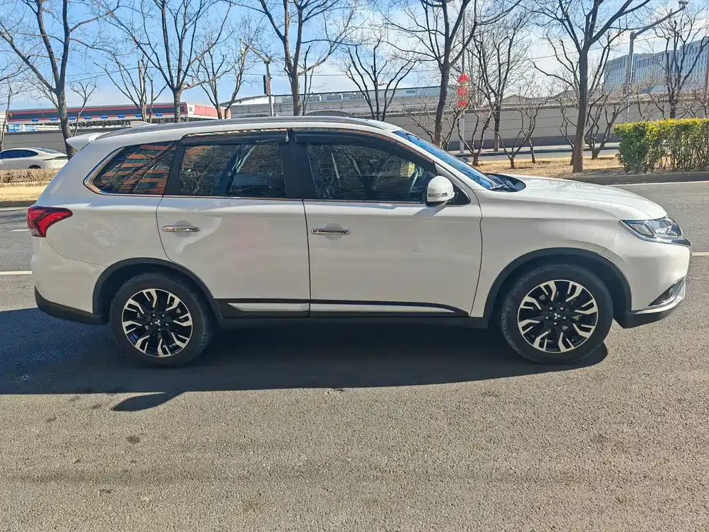 Mitsubishi Outlander 2021 из CN, фото 8