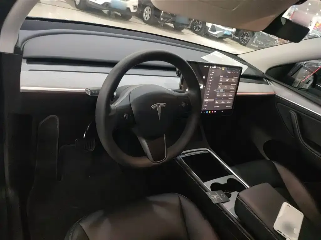 Tesla Model Y — фото 6
