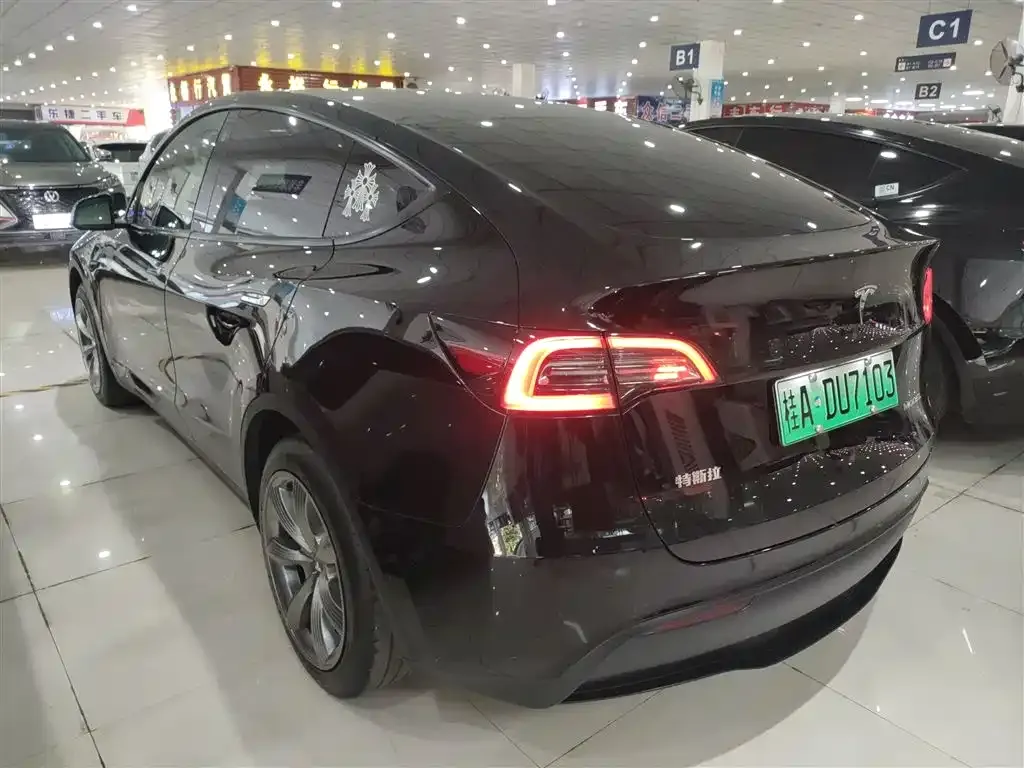 Tesla Model Y — фото 4