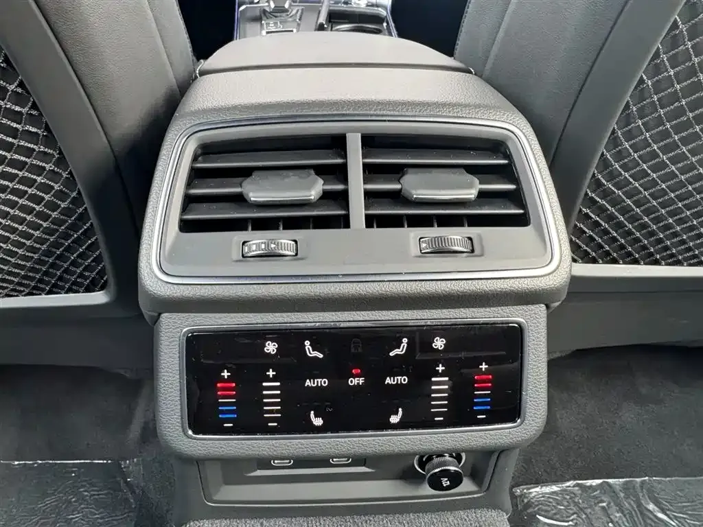 Audi A6L 2024 из CN, фото 8