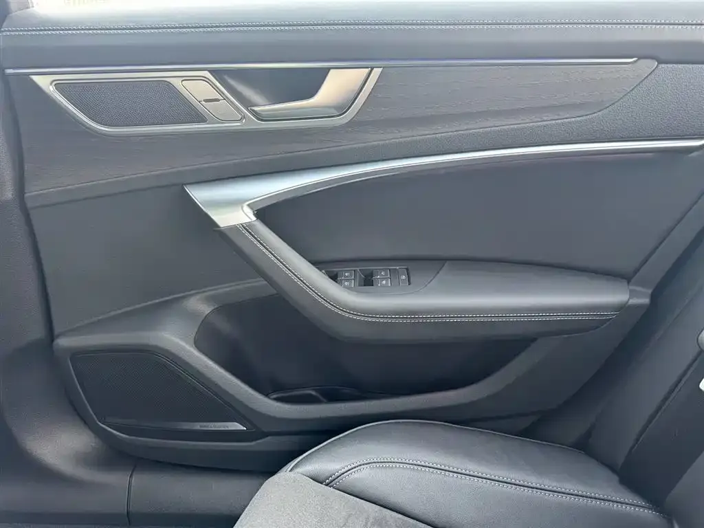 Audi A6L 2024 из CN, фото 2