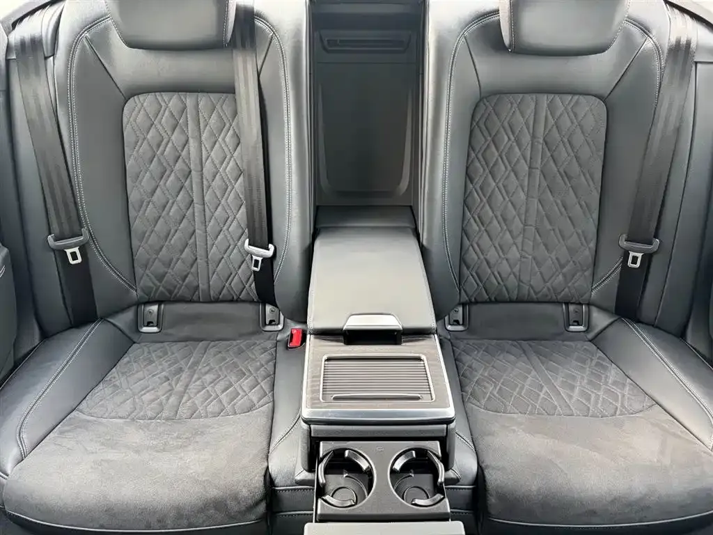 Audi A6L 2024 из CN, фото 5