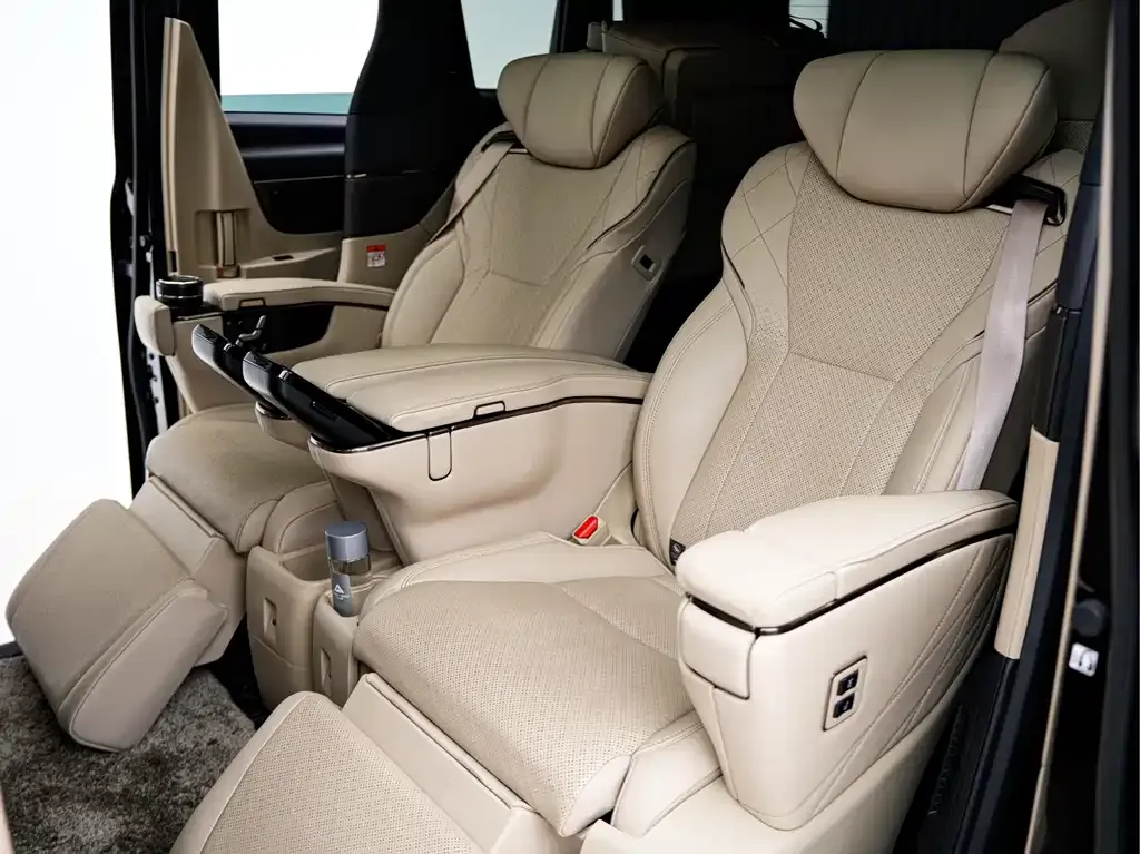 Toyota Alphard — фото 5