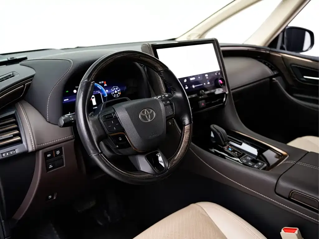 Toyota Alphard — фото 8