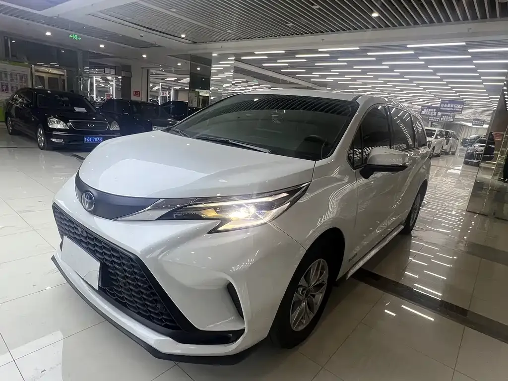 Toyota Granvia 2024 из CN, фото 1