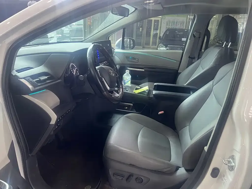 Toyota Granvia 2024 из CN, фото 6