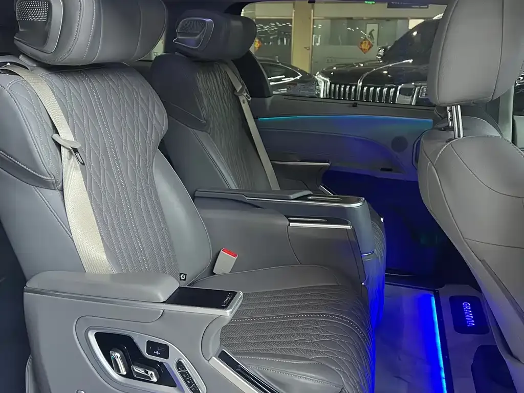 Toyota Granvia 2024 из CN, фото 4