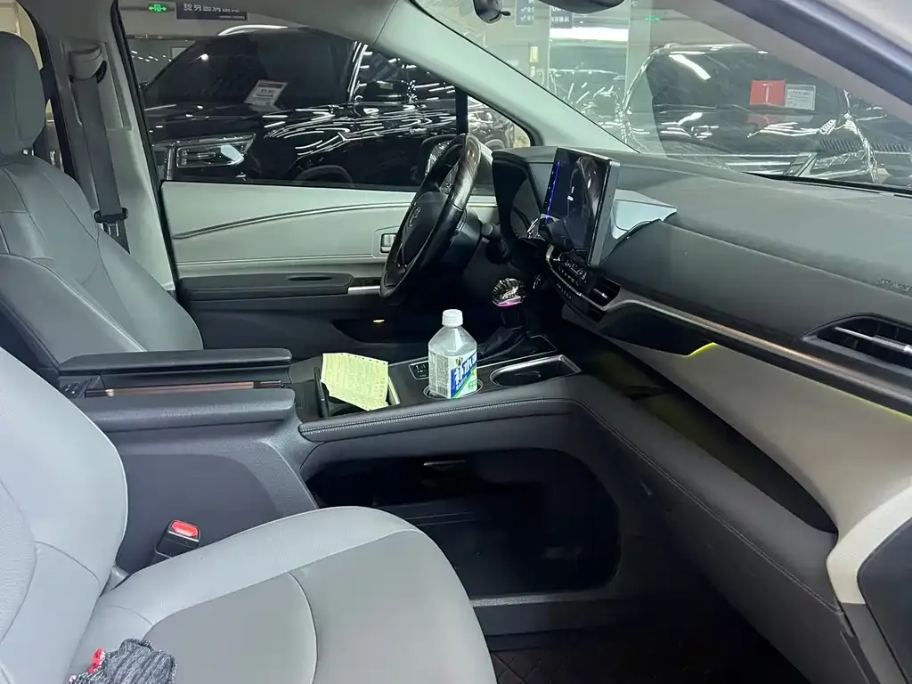 Toyota Granvia 2024 из CN, фото 8