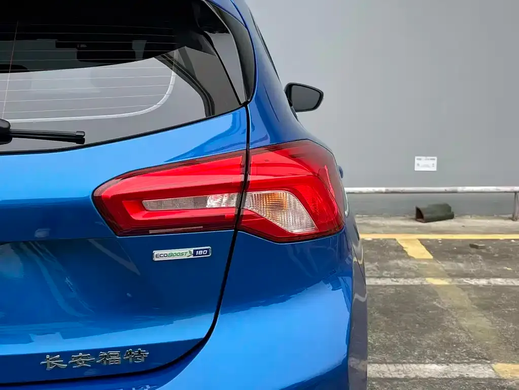Ford Focus 2021 из CN, фото 8