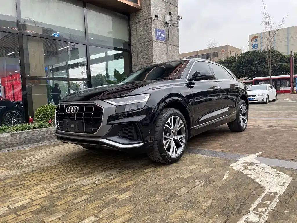 Audi Q8 2021 из CN, фото 1