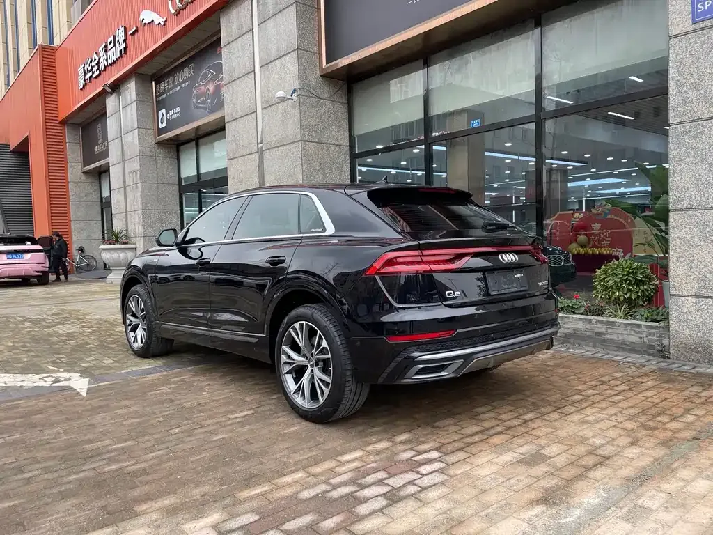 Audi Q8 2021 из CN, фото 2