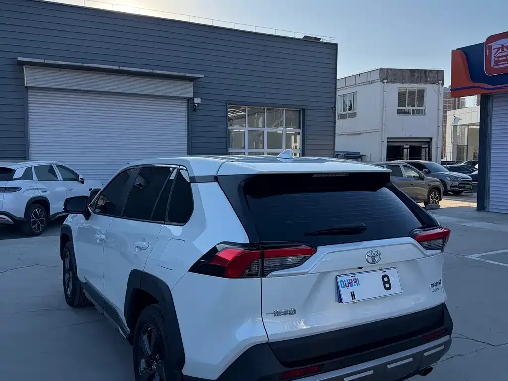 Toyota RAV4 2022 из CN, фото 2