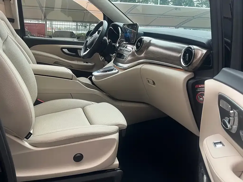 Mercedes-Benz V-Class 2023 из CN, фото 3