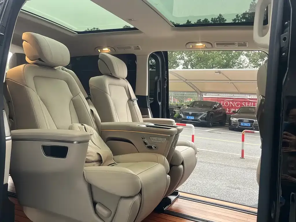 Mercedes-Benz V-Class 2023 из CN, фото 4