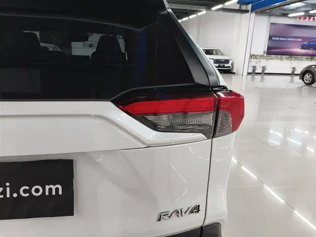 Toyota RAV4 2022 из CN, фото 3