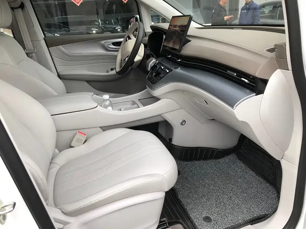 Roewe iMAX8 New Energy — фото 7
