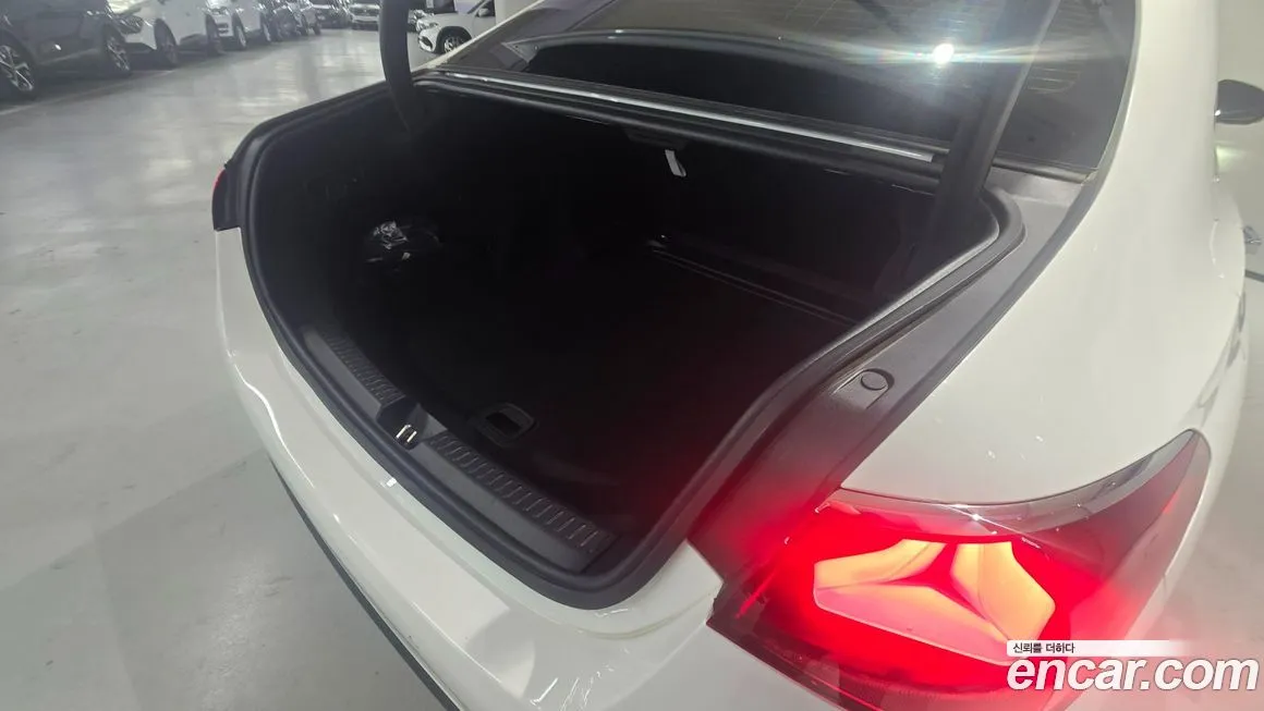 Mercedes-Benz E-Class 2024 из KR, фото 3