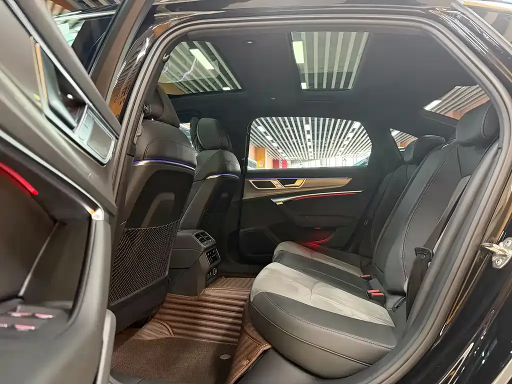 Audi A6L 2024 из CN, фото 9