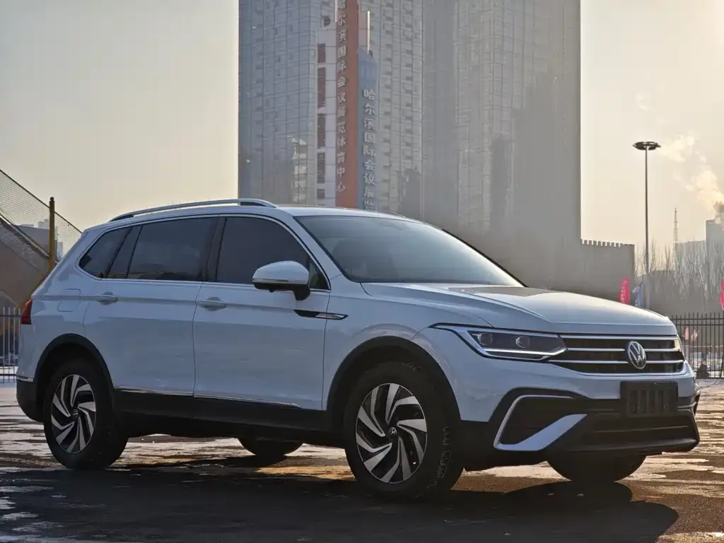 Volkswagen Tiguan L 2023 из CN, фото 3