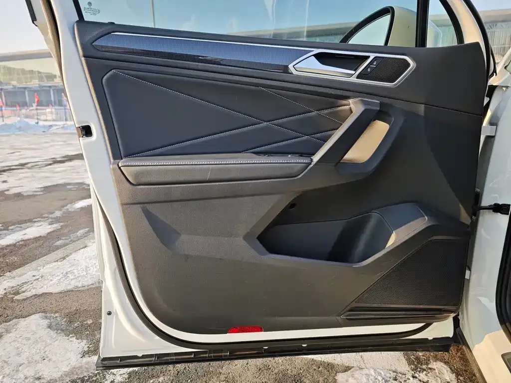 Volkswagen Tiguan L 2023 из CN, фото 9