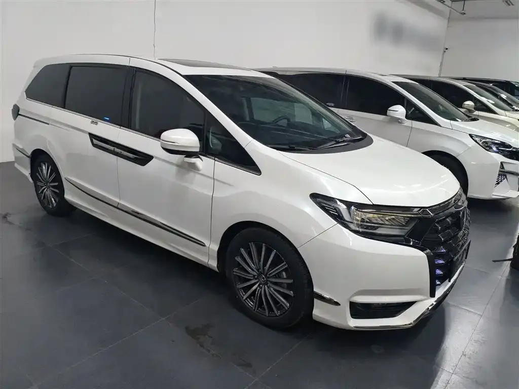 Honda Elysion 2023 из CN, фото 10