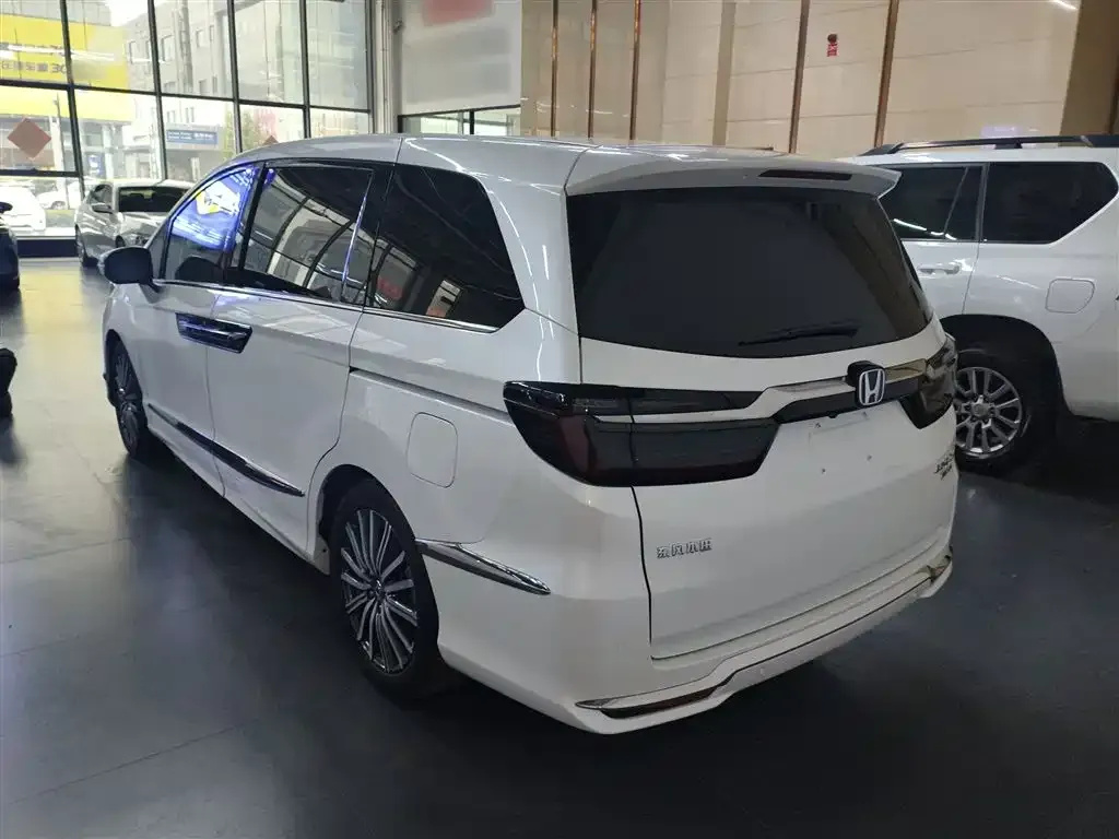 Honda Elysion 2023 из CN, фото 7
