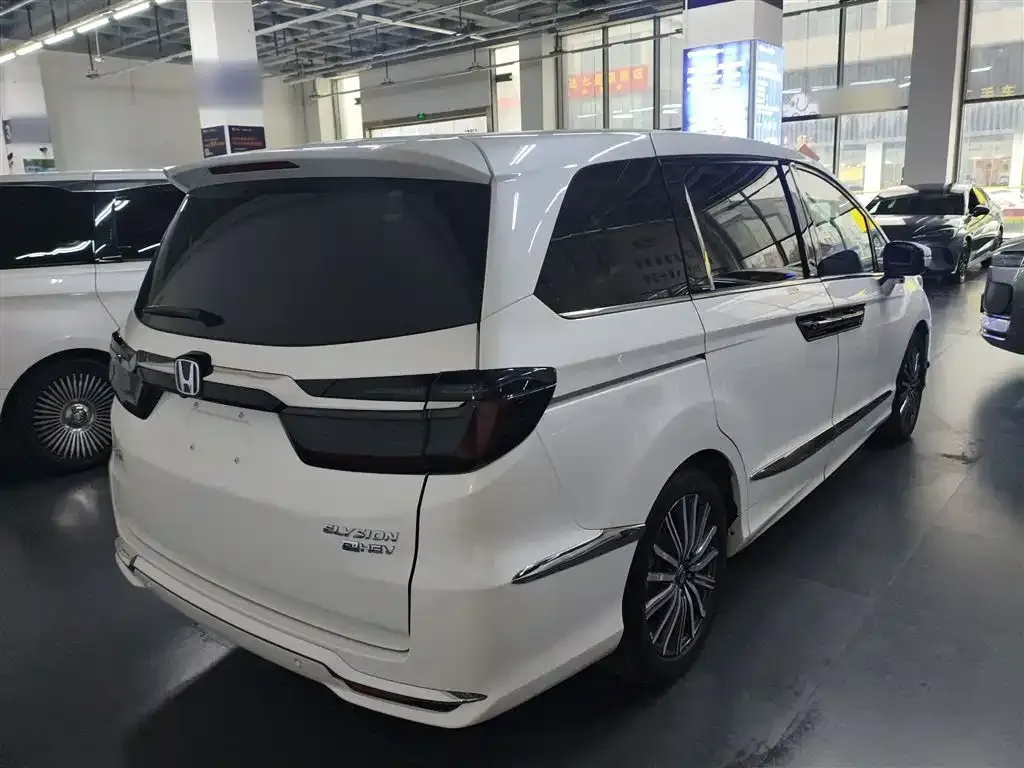 Honda Elysion 2023 из CN, фото 8