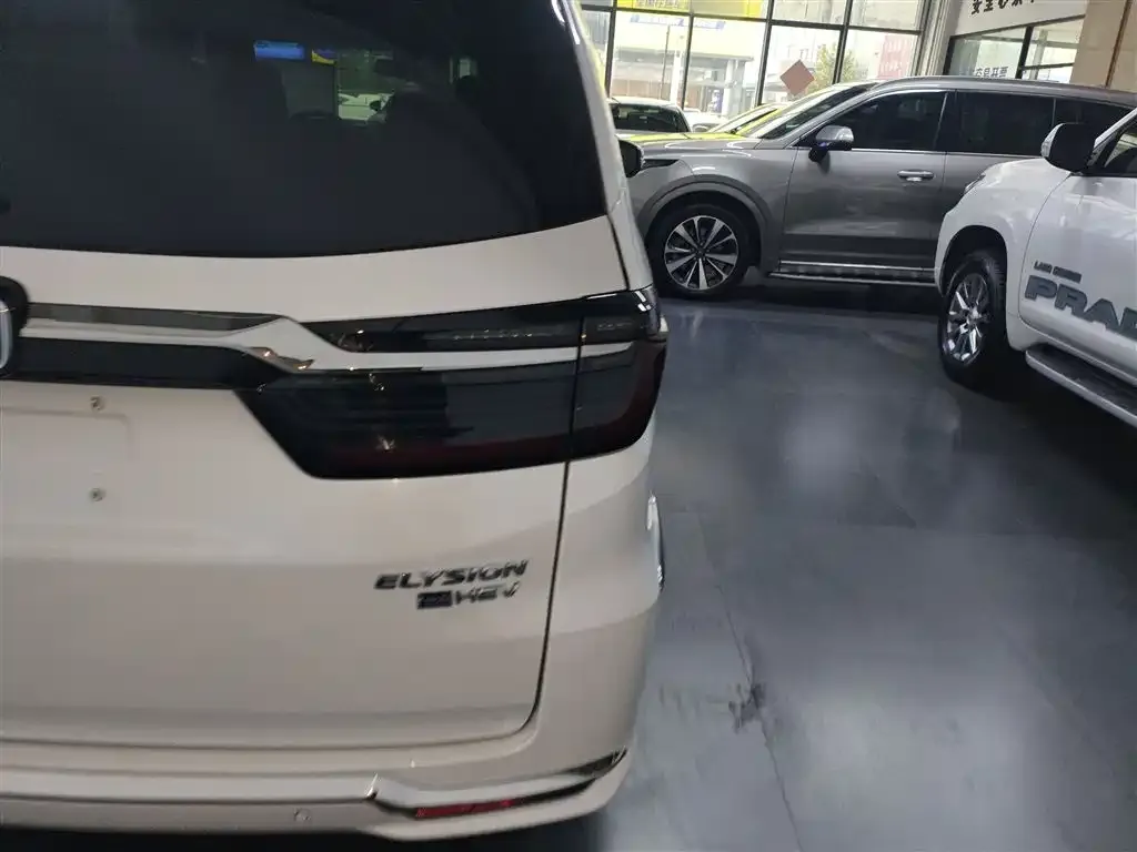 Honda Elysion 2023 из CN, фото 3