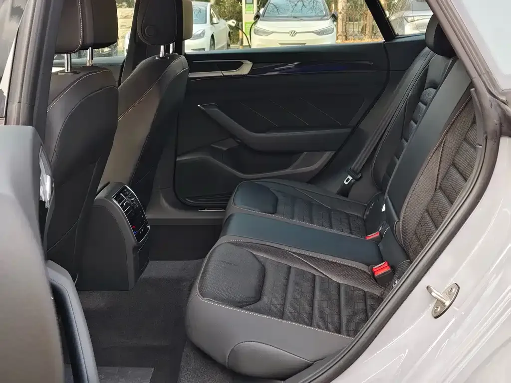 Volkswagen CC 2024 из CN, фото 2