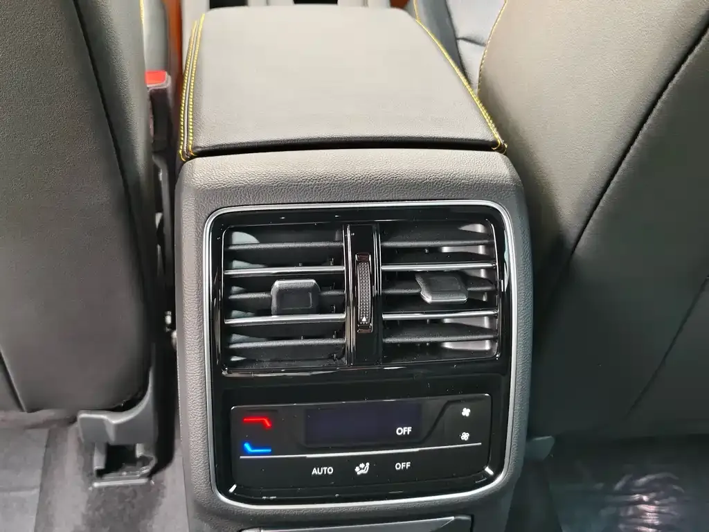 Volkswagen CC 2024 из CN, фото 4