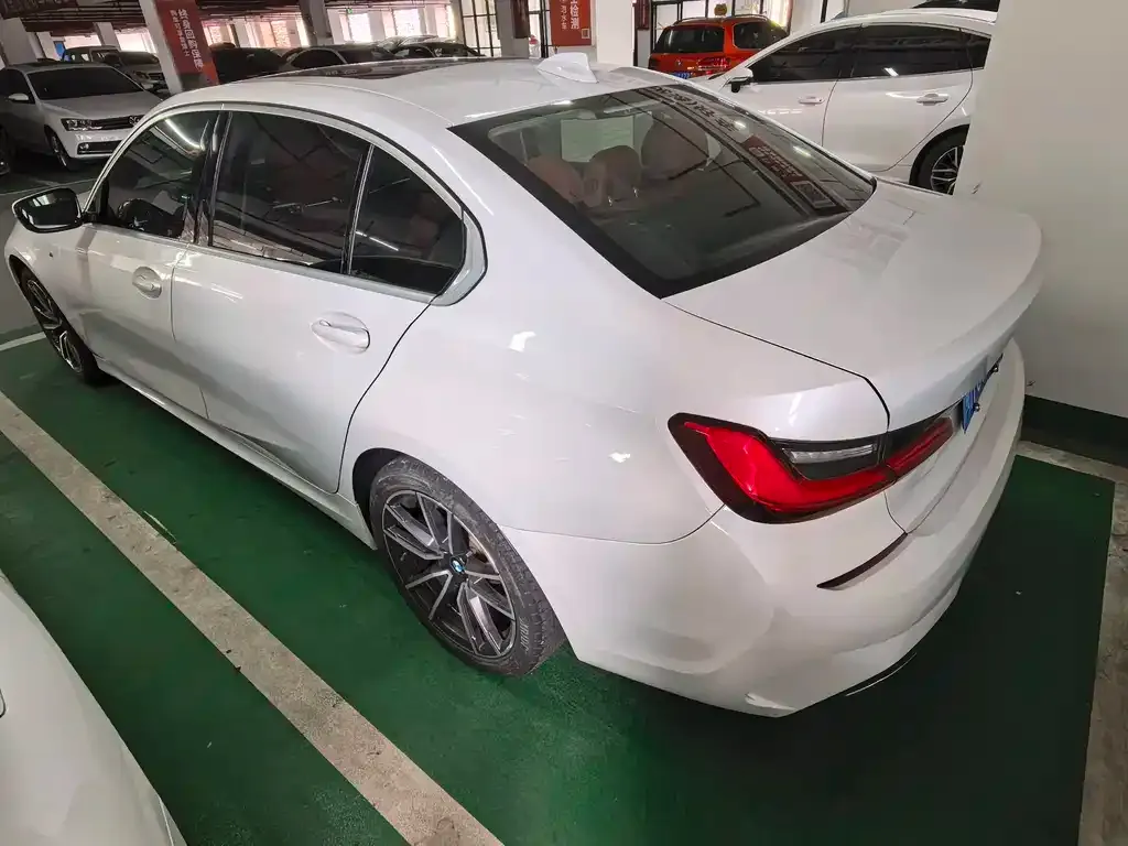 BMW 3 Series 2021 из CN, фото 2