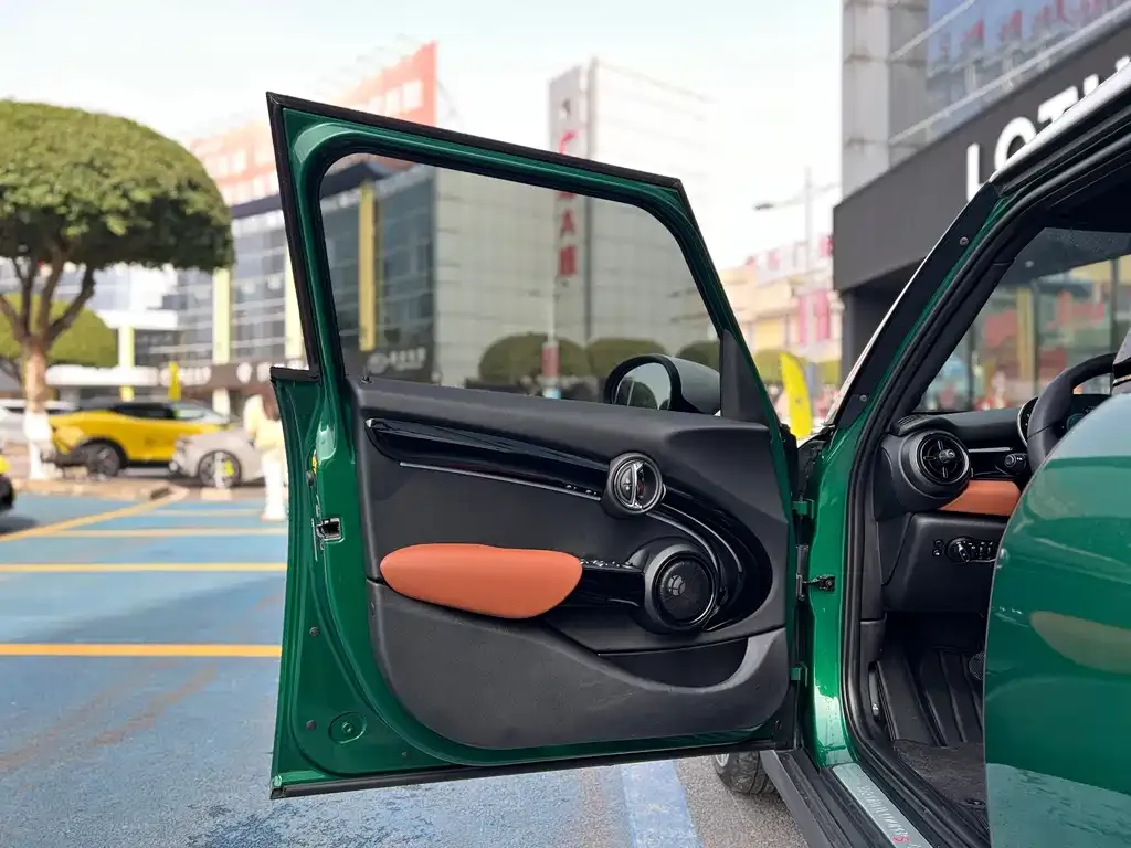 MINI Cooper (3-door) 2024 из CN, фото 8